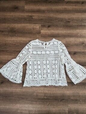Ellison Lace Bell Sleeve Blouse Size Medium
